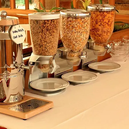 Weisses Kreuz מלון