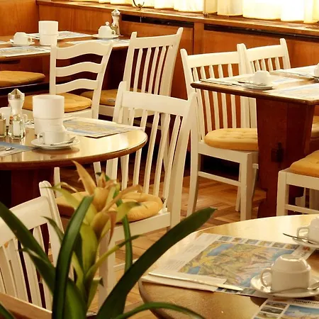 מלון Weisses Kreuz 3*