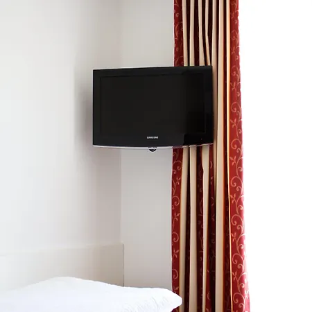 Weisses Kreuz מלון