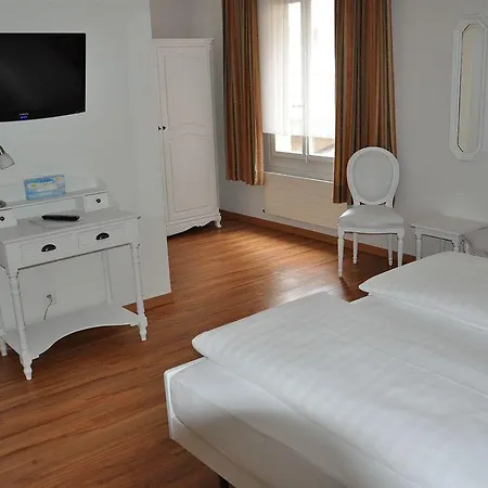 מלון Weisses Kreuz 3*