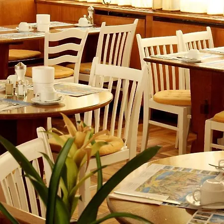 Weisses Kreuz מלון