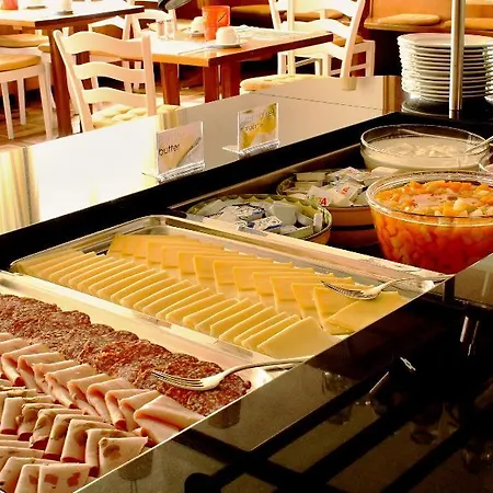 מלון Weisses Kreuz 3*